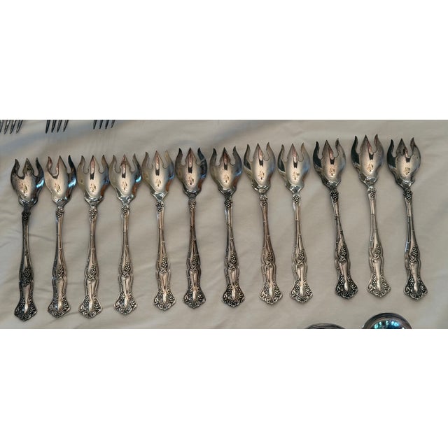 Art Nouveau 1847 Rogers Bros. “Vintage” Silverplate Flatware Master Set Pattern Introduced 1904 - 148 Pieces For Sale - Image 3 of 17