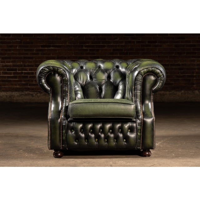 Vintage Tufted Leather Chesterfield Club Chair in Emerald Green For Sale - Image 4 of 10