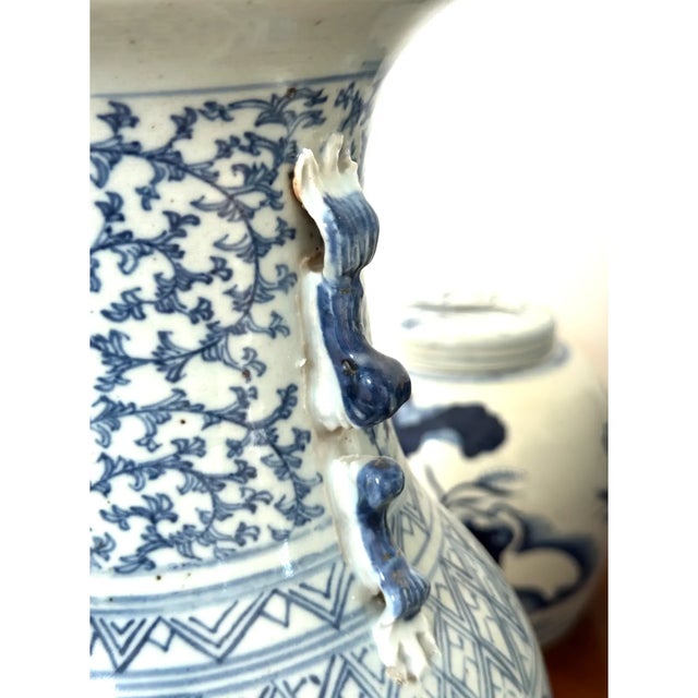 Ceramic Pair of Mid-Qing Dynasty Chinese Double Happiness Vases For Sale - Image 7 of 9