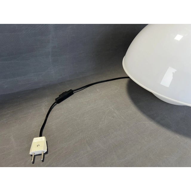 Table lamp. André Ricard for Metalarte. Mushroom-shaped. Methacrylate. 1974. Diameter: 37 cm Height: 24 cm Light surface...