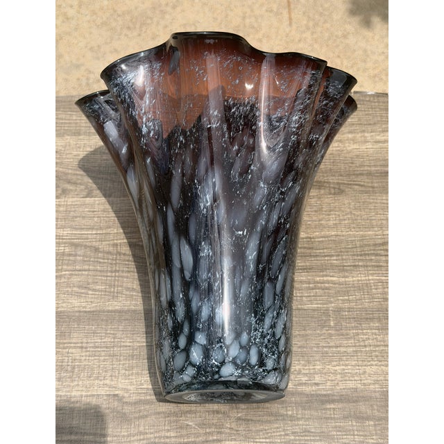 Mid 20th Century Large Hand-Blown Amethyst Art Glass Freeform Handkerchief Vase With White Mottled Inclusions, 13.5"h For Sale - Image 5 of 8