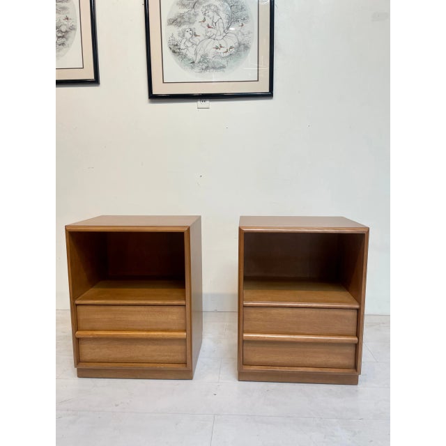 Wood 1960s th Robsjohn Gibbings for Widdicomb Pair of Nightstands For Sale - Image 7 of 10