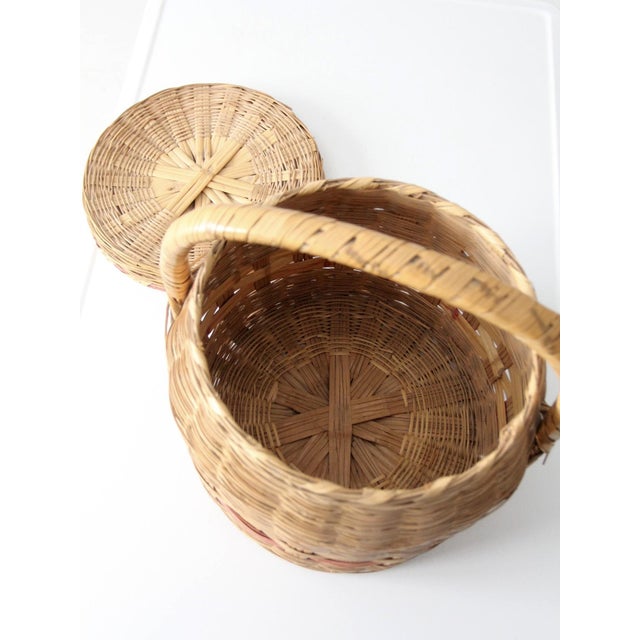 Vintage American Wicker Lidded Gathering Basket For Sale - Image 12 of 15