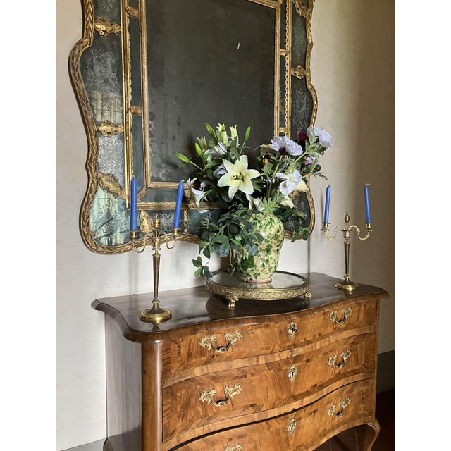 Rococo Antique Louis XV Rococo Italian Commode with Curved Chest of Drawers in Inlaid Walnut, Tuscany, 1700s For Sale - Image 3 of 14