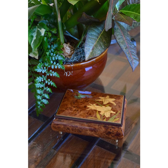 2000 - 2009 Italian Sorrento Inlaid Hummingbird Musical Box For Sale - Image 5 of 7