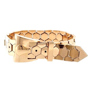1940s Retro 18k Rose Gold Honey Comb Buckle Bracelet For Sale