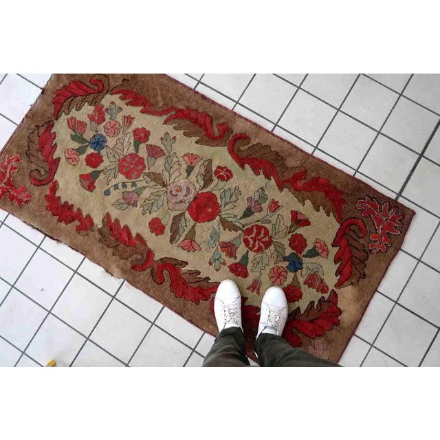 Textile 1880s Handmade Antique American Hooked Rug 2.8' X 5.5' For Sale - Image 7 of 11