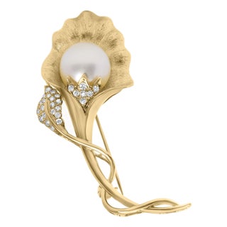 18K Yellow Gold 2/5 Cttw Diamond and 12MM Cultured South Sea Pearl Flower Pin Brooch (G-H Color, VS1-VS2 Clarity) For Sale