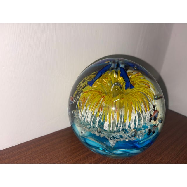 Murano glass paperweight, submerged with fish, height 13 cm, circumference 13 cm