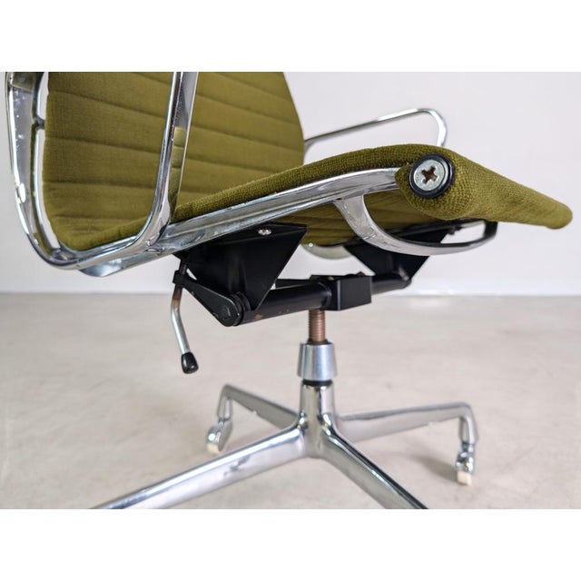 Midcentury Modern Office Chair by Charles & Ray Eames for Herman Miller For Sale - Image 10 of 11