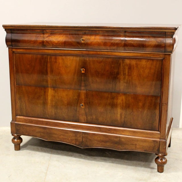 19th Century Italian Chest of Drawers in Walnut For Sale - Image 11 of 11