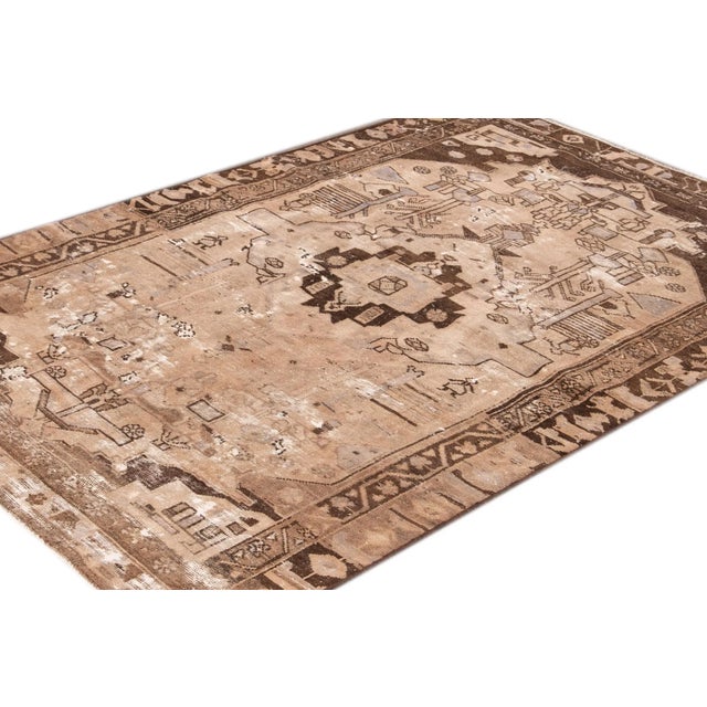 Mid 20th Century Vintage Persian Heriz Handmade Beige Medallion Wool Rug For Sale - Image 5 of 7