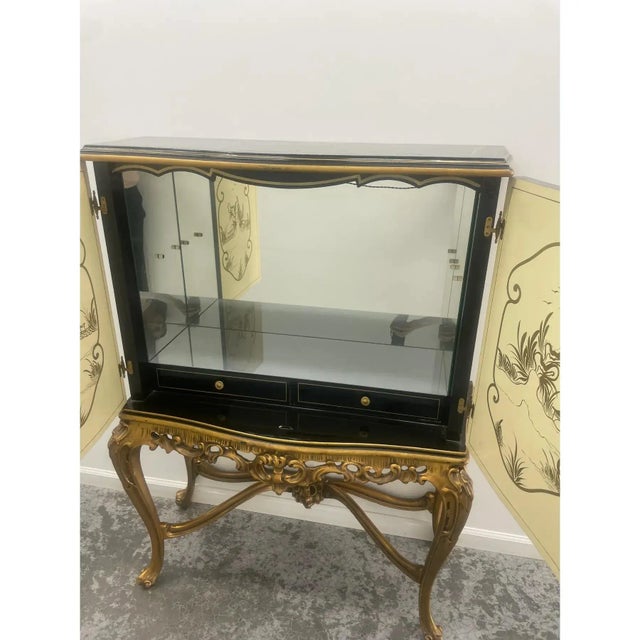 French Chinoiserie Black Lacquer Cocktail Cabinet on Giltwood Stand — Hollywood Regency Style For Sale In Nashville - Image 6 of 12