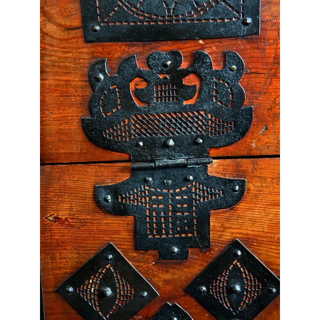 Antique Korean Pakch'on Wedding Bandaji Chest For Sale - Image 10 of 17