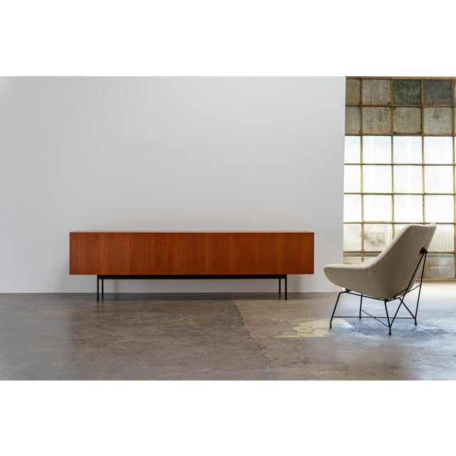 This vintage B40 sideboard by Dieter Waeckerlin is a masterpiece of mid-century design and part of his renowned...