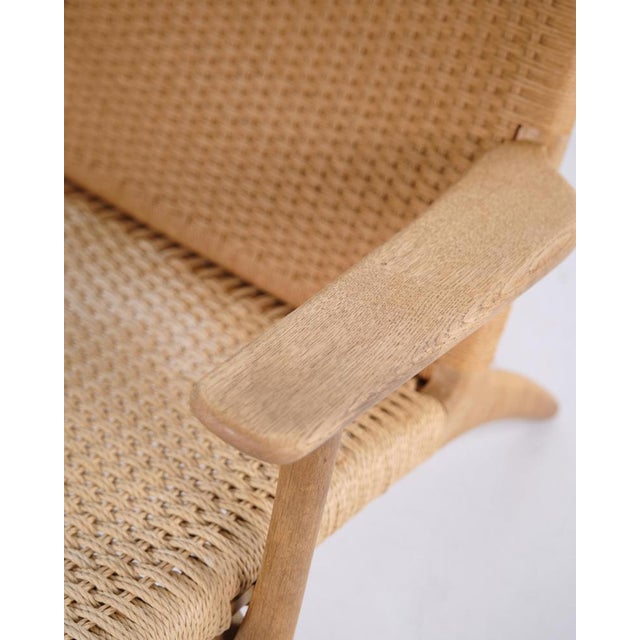 1980s CH25 Lounge Chair in Patinated Oak and Woven Paper Cord by Hans J. Wegner, 1980s For Sale - Image 5 of 13
