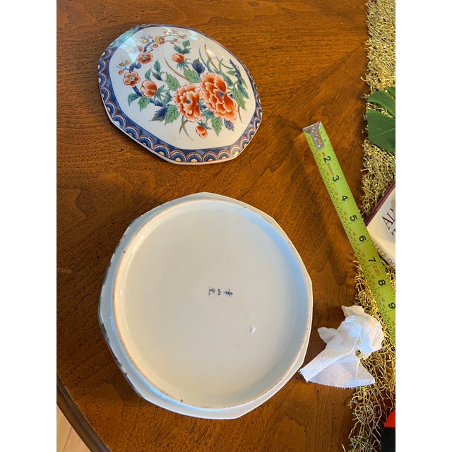 1970s Yukiyama Paki Floral Ceramic Box With Lid and Floral Details For Sale In Atlanta - Image 6 of 9