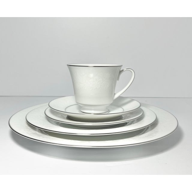 Noritake 1980s Noritake “Ranier” 18-Piece Bone China Dinnerware Set For Sale - Image 4 of 8