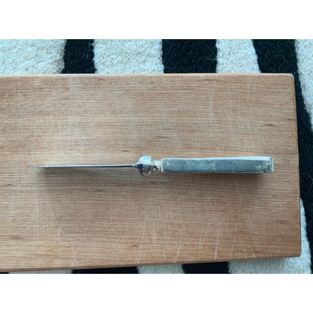 1990s Petite Wood and Pewter Cheese Board With Mouse & Cheese Knife- 2 Pieces For Sale - Image 10 of 13