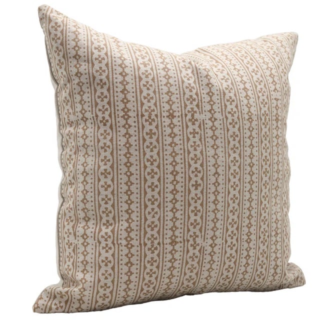 Add a touch of handcrafted sophistication to your home with Fabdivine’s Doji block print cushion cover. Made from Pure...