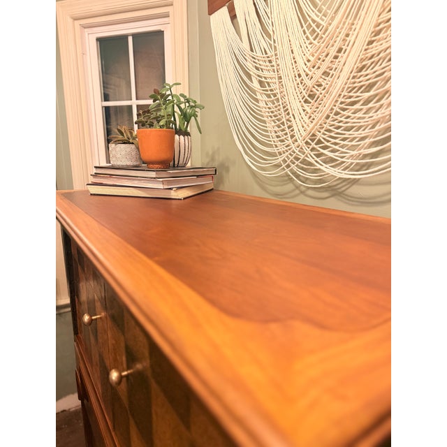 1950s Tomlinson Sophisticate East Gentleman’s Chest For Sale - Image 9 of 10
