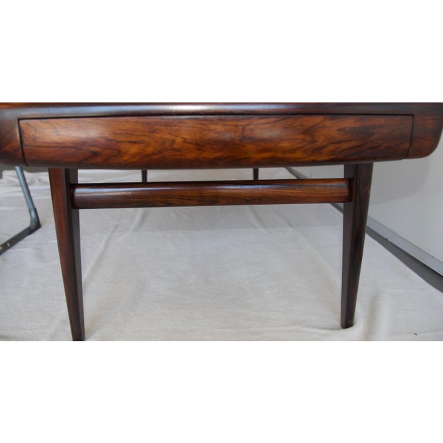 Mid 20th Century 1950s Scandinavian Modern J. Linde Rosewood Extending Coffee Table – Restored Beauty For Sale - Image 5 of 11