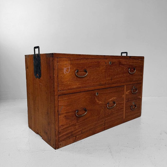 1920s Japanese Kimono Tansu Chest of Drawers, 1920s For Sale - Image 5 of 13