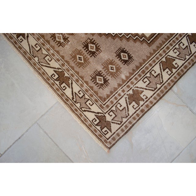 Textile 1980s Hand Knotted Turkish Rug Undyed Wool Low Pile Smal Rug - 2'7" X 4'4" For Sale - Image 7 of 13