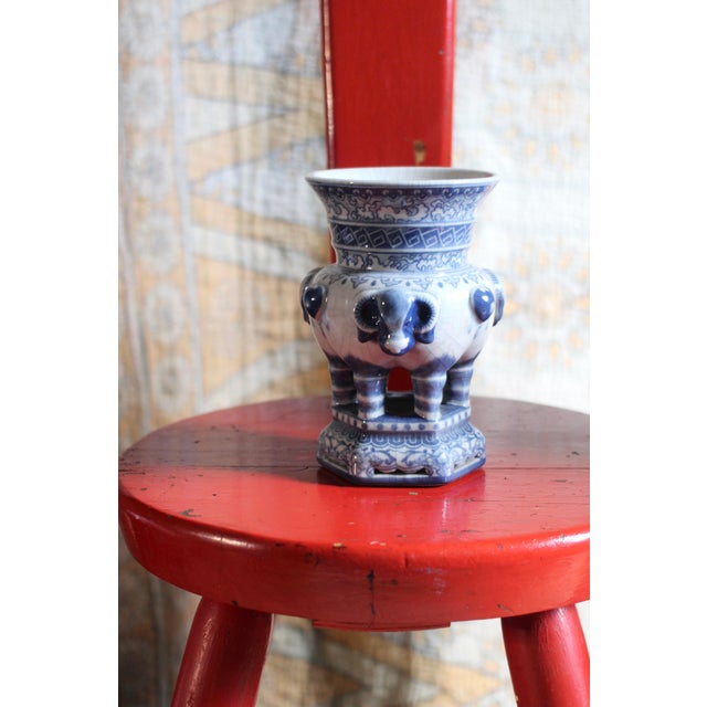 1970s Frederick Cooper Blue and White Ram Vase For Sale - Image 6 of 10