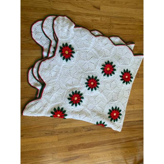 Hand-Crocheted Ivory Floral Poinsettia Bedspread For Sale - Image 9 of 12