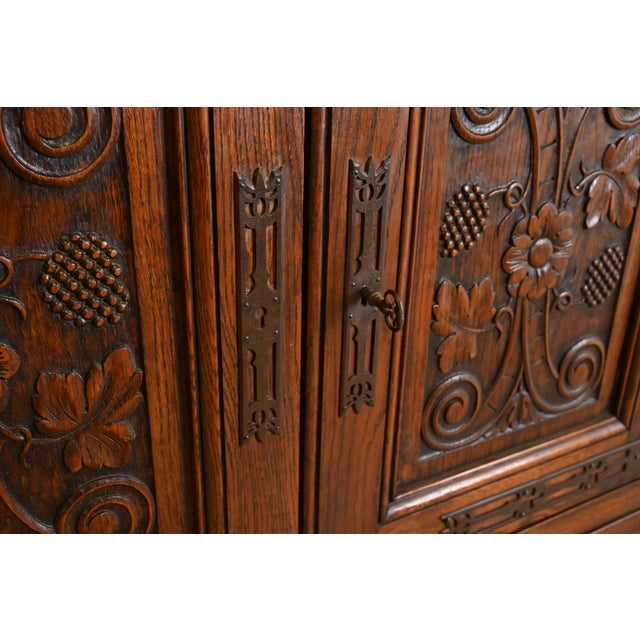 Wood R. J. Horner Style English Jacobean Carved Oak Bar Cabinet, Circa 1900 For Sale - Image 7 of 12