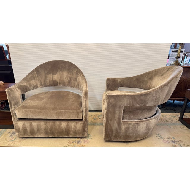 Hickory Chair Ray Booth Collection Shea Swivel Chairs, Pair For Sale In San Francisco - Image 6 of 12