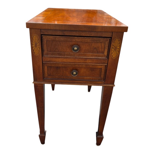 1980s Hekman Copley Place Mahogany Yew Inlaid Chairside Side End Table For Sale