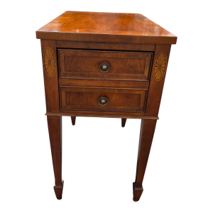1980s Hekman Copley Place Mahogany Yew Inlaid Chairside Side End Table