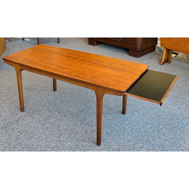 Mid-Century Modern Iconic Mid Century Modern Extending Teak Coffee Table W/ Two Pull-Out Drinks Trays c.1960 For Sale - Image 3 of 12