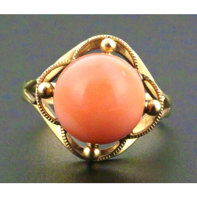 Salmon 18k Gold Angel Skin Coral Cabochon Cocktail Ring Vintage For Sale - Image 8 of 8
