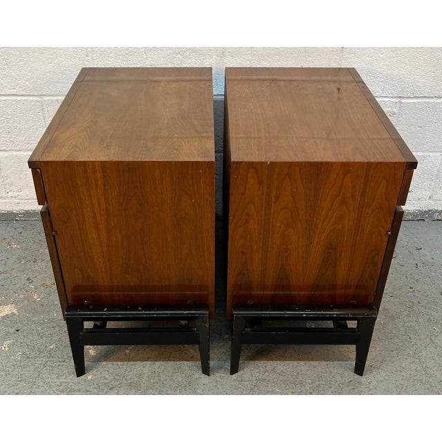 Wood Mid 20th Century Pair of Helen Hobey Walnut Nightstands by Baker Furniture, Attributed For Sale - Image 7 of 14