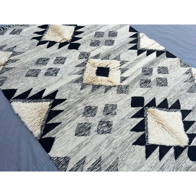 1980s Vintage Afghan Sumak Kilim Rug | Handwoven Wool Carpet | Black and Cream Geometric Rug For Sale - Image 5 of 11