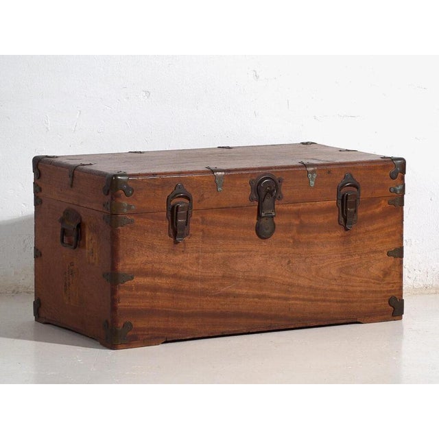 Antique Japanese trunk – Meiji / Taishō Period (c.1890-1926)Dimensions: Length: 89 cm Depth: 50 cm Height: 43 cmStyle:...