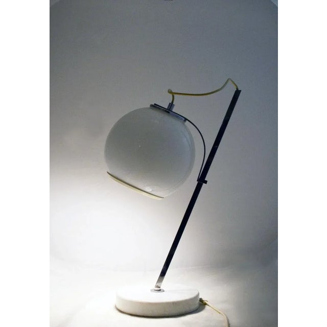 1970s White Table Lamp with Adjustable Glass Lampshade and Marble Base, 1970s For Sale - Image 5 of 11