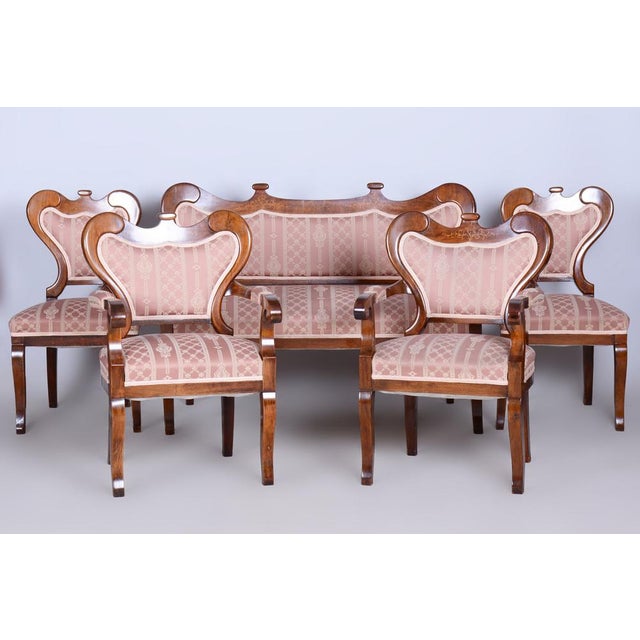 Biedermeier Oak Seating Set in Walnut, Austria, 1840s, Set of 5, in Good conditions. Designed before 1890