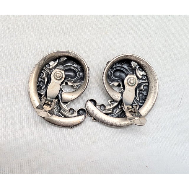 Vintage Signed Napier Silvertone Baroque Style Repoussé Swirl Clip Earrings-2 Pieces For Sale In Philadelphia - Image 6 of 8