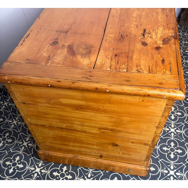 Large Antique 19th Century Large Victorian Pine Trunk Blanket Box For Sale - Image 14 of 17