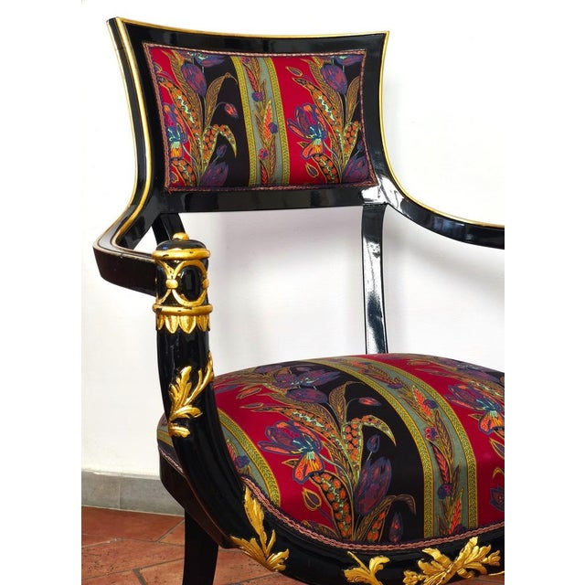 Italian Black Lacquer and Gilt Armchair with Floral Cotton Satin Upholstery, 1980s For Sale - Image 6 of 9
