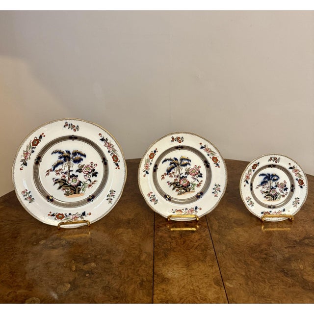 Antique Victorian Dinner Service from Wedgwood, 1880, Set of 36 For Sale - Image 6 of 15