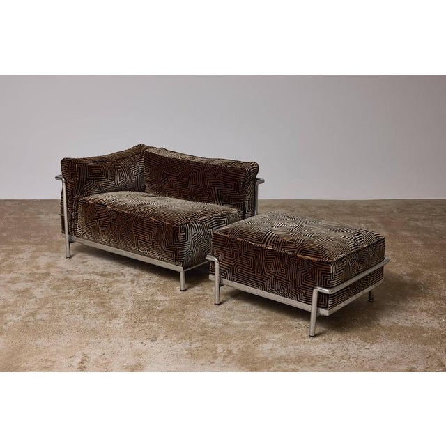 Cassina ‘LC3 Chair and Ottoman by Le Corbusier for Cassina, 1980s, Set of 2 For Sale - Image 4 of 12