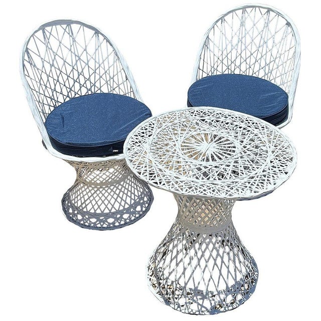 Mid-Century Modern Mid Century Modern Spun Fiberglass Two Chairs & Table Outdoor Patio Set by Russell Woodard, Attributed For Sale - Image 3 of 9