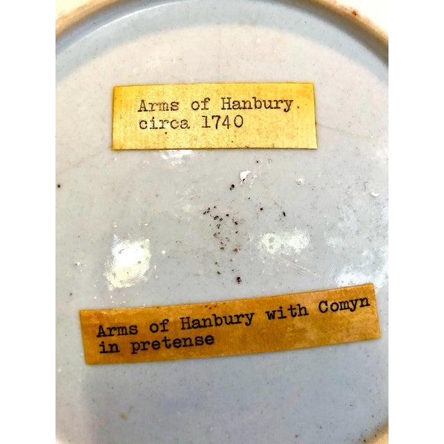 Ceramic Pair of Chinese Export 1740 Hanbury Armorial Dinner Plates For Sale - Image 7 of 14