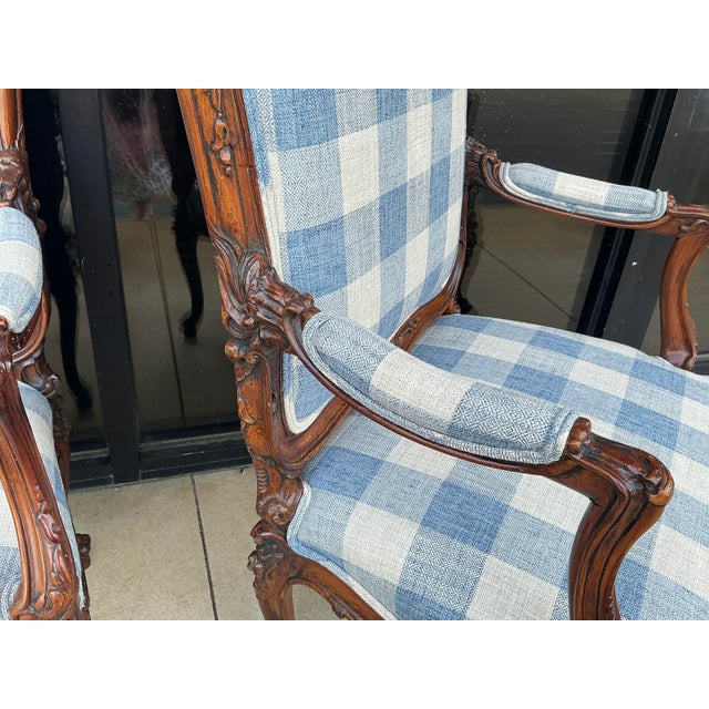 Antique French Louis XV Style Walnut Bergere Chairs in Blue & White - Pair For Sale - Image 10 of 13