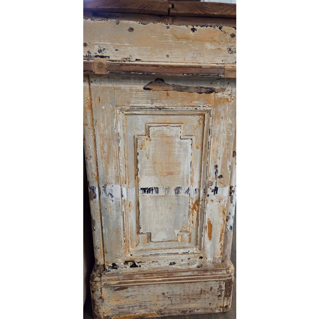 French Multi-Drawer Shop Counter in Pine With Wood Shelves and Brass Brackets For Sale In Atlanta - Image 6 of 9